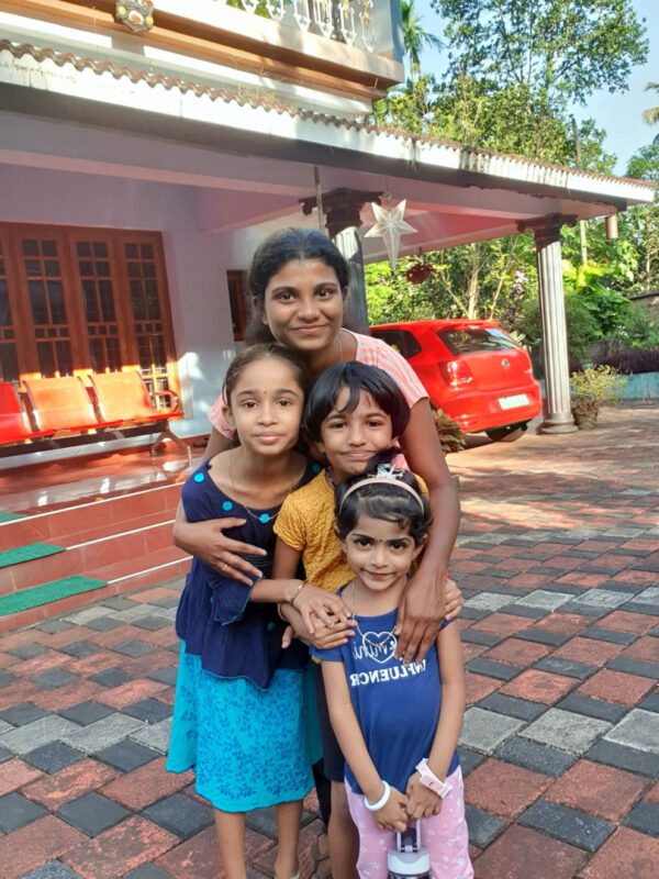 Akhila (20) aus Indien - super für kinderreiche Familie od. Kind mit Handicap, Deutsch A1